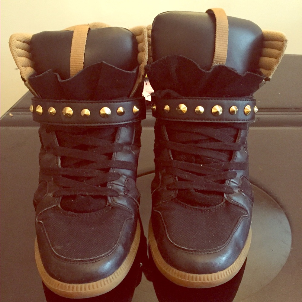 zara’s wedge sneakers